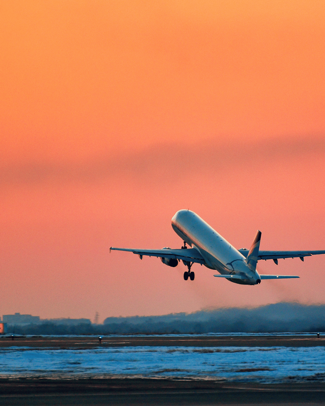 Overbooking e cancelamento de voo: quando o passageiro tem direito à indenização Problemas com voo? Saiba quando você pode ser indenizado
